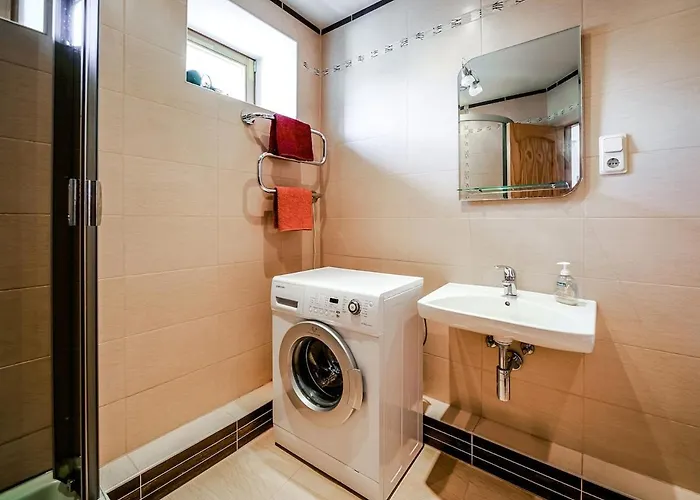 Two Artistic In The Center Of With Self Check-in And Free Parking Dzīvoklis Riga